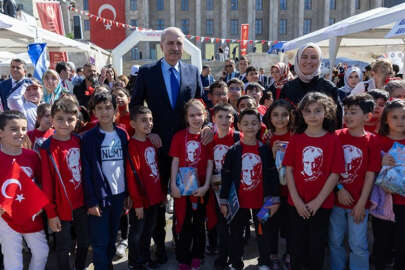 Meclis Başkanı Kurtulmuş'tan 23 Nisan stantlarına ziyaret
