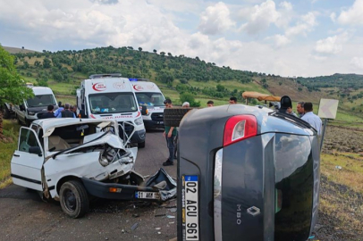 İki Otomobilin Çarpıştığı Kazada Sürücüler Yaralandı