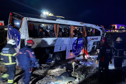 Yolcu Otobüsü Devrildi 2 Ölü 34 Yaralı