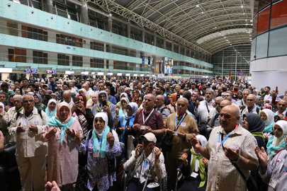 280 Kişilik İlk Hac Kafilesi Dualarla Uğurlandı
