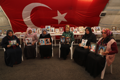 Anneler Günü Hediyesi Olarak Evlatlarını İstiyorlar