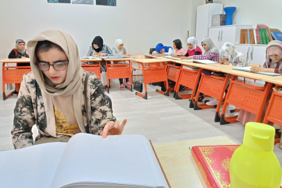 Görme Engelli Genç Kur'an-I Kerim'i Hatim Etti