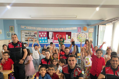 Polislerden Öğrenciye Doğum Günü Sürprizi
