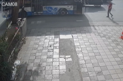 Telefona Daldı Otobüsün Camına Kafa Attı