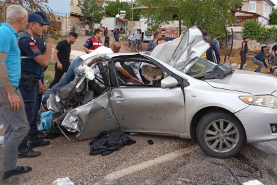 Kazada 2 Kişi Öldü, 3 Kişi Yaralandı