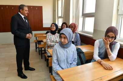 YKS Adaylarına Başarı Diledi