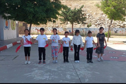 Öğrencilerden Çevrim İçi Halay