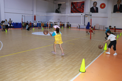 Tatilde Basketbol Öğreniyorlar