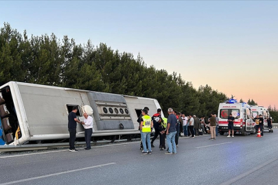 Otobüs Devrildi 11 Yaralı