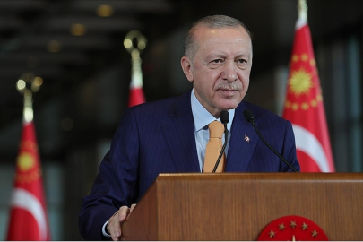 Milli Futbol Takımını Tebrik Etti