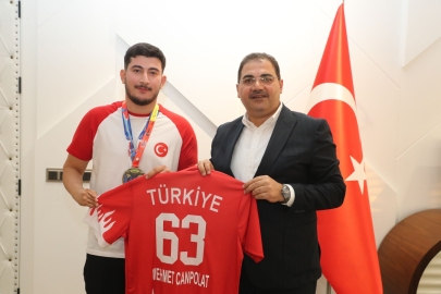 Canpolat, Şampiyonu Tebrik Etti