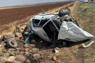 Devrilen Otomobilde 5 Kişi Yaralandı