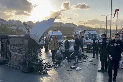 4 Aracın Kazasında 2 Kişi Öldü