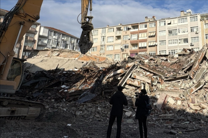 Boş Bina Yıkım Sırasında Çöktü