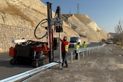 Birecik Halfeti Yolunda Çalışma