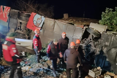 Yolcu Otobüsü Devrildi 33 Yaralı