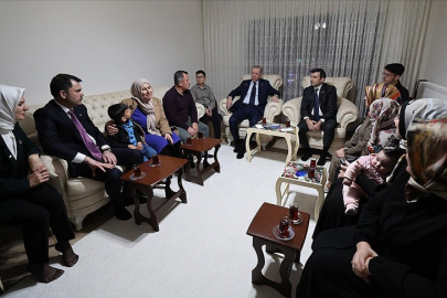 Erdoğan'dan Depremzedelere Ziyaret