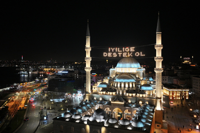 Camiler Ramazan İçin Süsleniyor