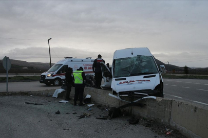 İşçi Servisinde 21 Kişi Yaralandı