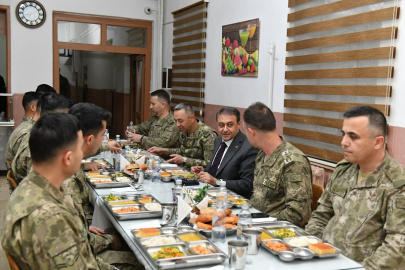 Suriye Sınırında İftar Yemeği