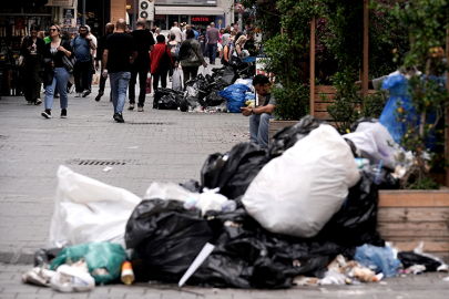 İzmir'de Çöp Yığınları Oluştu