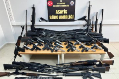 Çok Sayıda Silah Ele Geçirildi