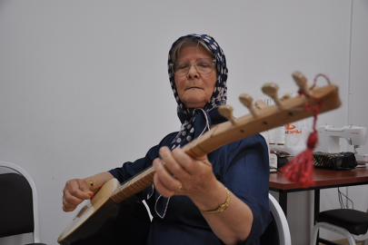 65 Yaşında Bağlama Öğrendi