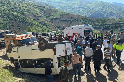 Öğrenci Servisi Devrildi 14 Yaralı