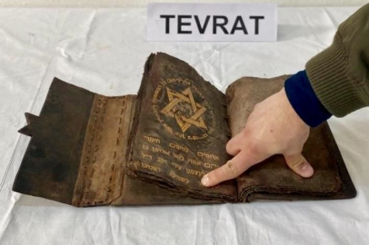 Jandarma 700 Yıllık Tevrat Buldu