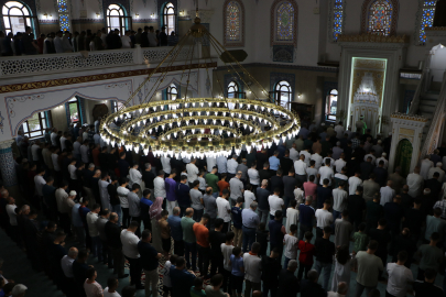 Urfalılar Camilere Akın Etti
