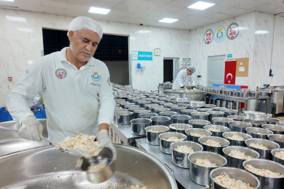 Sıcak Yemek Hizmeti Sürüyor