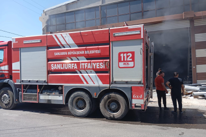 Urfa'da Boya Fabrikasında Yangın
