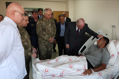 Askerleri Hastanede Ziyaret Etti