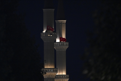 Camilerde Eş Zamanlı Sala Verilecek