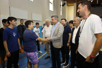 Günbegi, Gençlerle Bir Araya Geldi