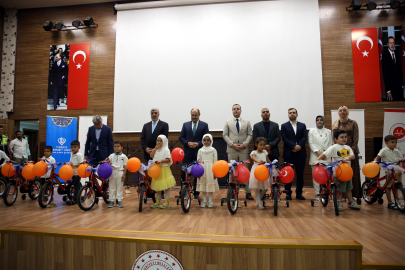 700 Öğrenciye Bisiklet Hediyesi