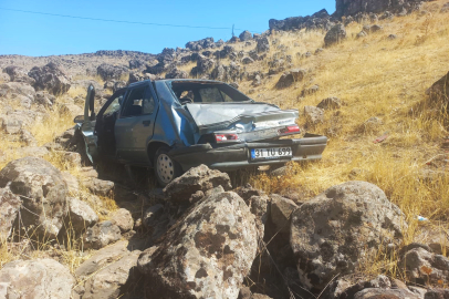 Devrilen Otomobilde 4 Kişi Yaralandı