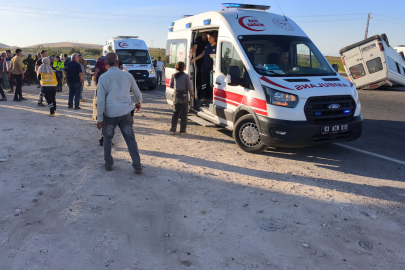 Urfa'da Kaza 19 Kişi Yaralandı