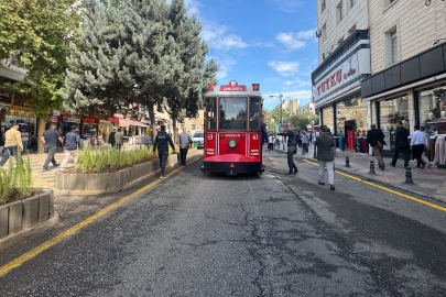 Nostaljik Tramvaylar Hizmete Girdi