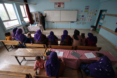 Çocuklar ve Anneleri Birlikte Okuyor