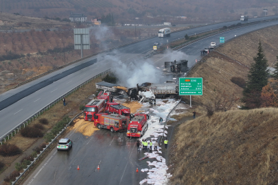 Otobanda Çarpışan Tırlarda Yangın