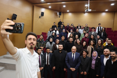 Üniversiteli Gençlerle Buluştu