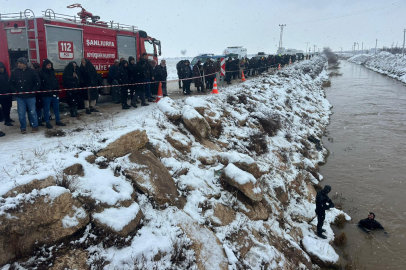 Otomobil Sulama Kanalına Düştü