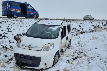Siverek'te Araç Şarampole Devrildi