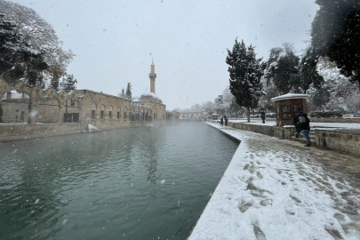 Tarihi Balıklıgöl Beyaza Büründü