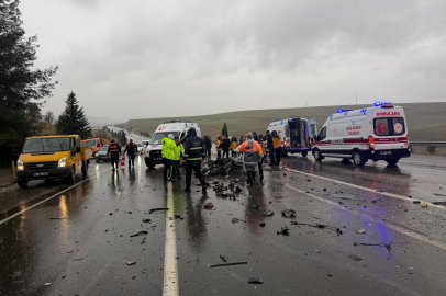 Feci Trafik Kazasında 3 Kişi Öldü