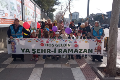 Öğrencilerden Ramazan Yürüyüşü