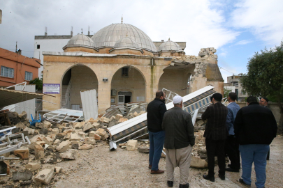 Fırtınada Caminin Minaresi Yıkıldı