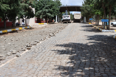 Mezarlıkta Sıcak Asfalt Çalışması