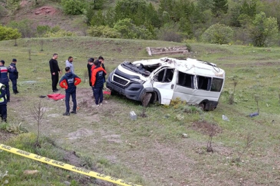 Öğrenci Servisi Devrildi 3 Ölü